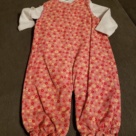 Long sleeve onesie and pink flowered jumper - Picture 4 of 4